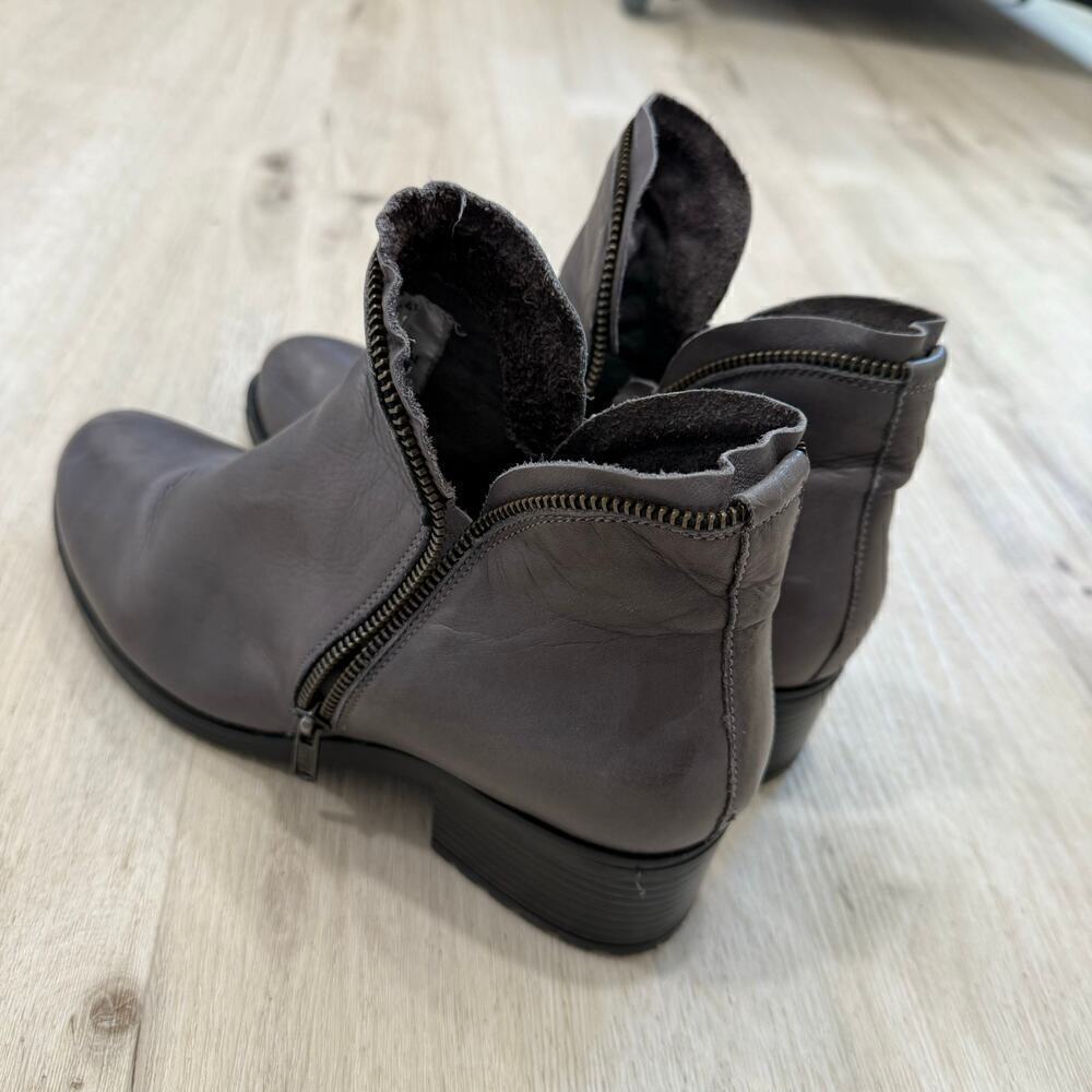 Miz Mooz Women's Jet Leather Zipper Heeled Ankle Booties in Grey Size 41 - Picture 6 of 11